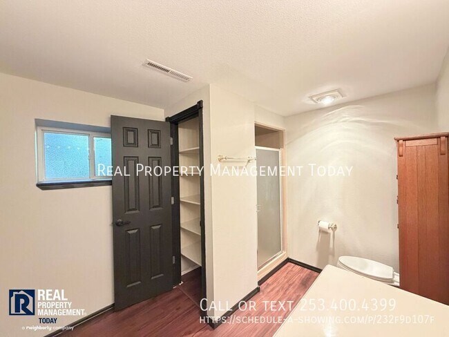 Building Photo - 1531 Vista Dr