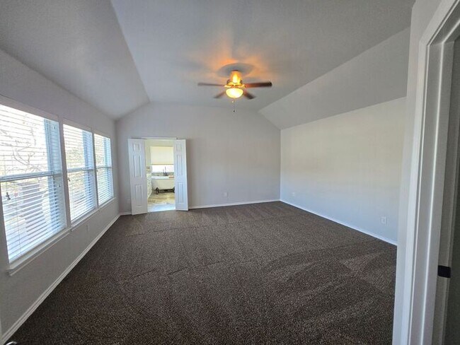 Building Photo - 6116 Thursby Ave