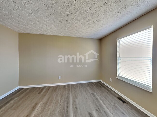 Building Photo - 509 Lake Front Dr