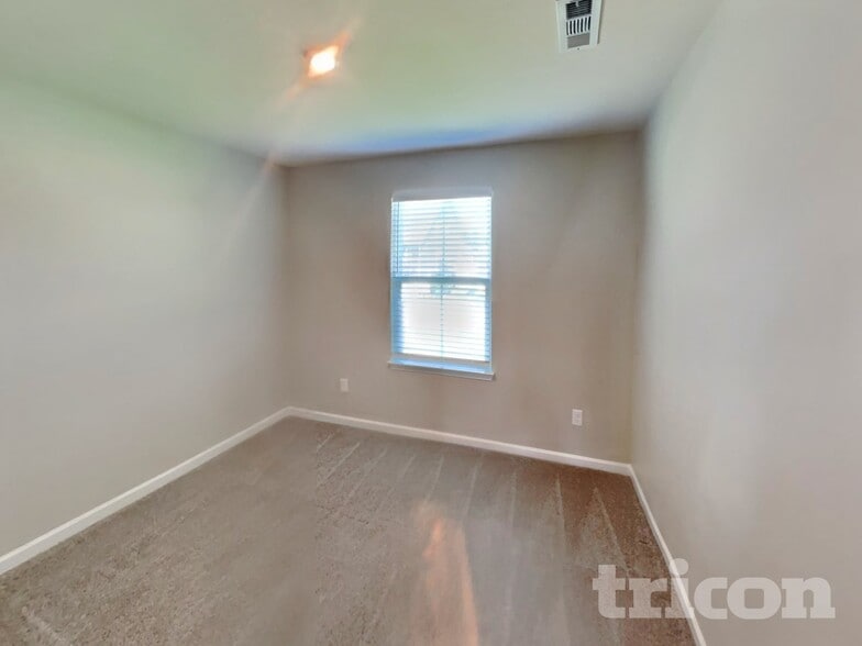 Building Photo - 833 Dean Dr