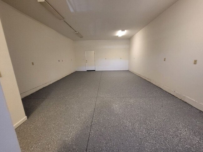 Building Photo - Beautifully Upgraded 2 Story Home in Downt...