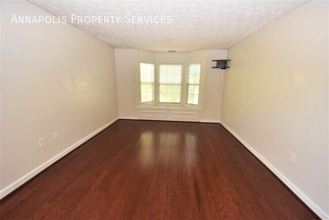 Building Photo - 621 Admiral Dr