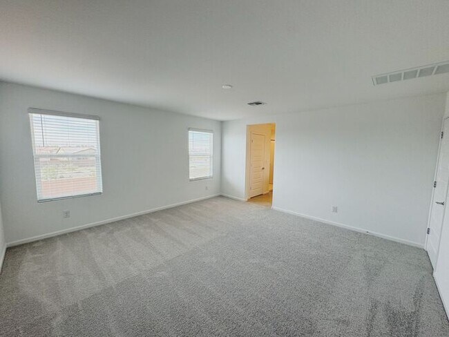 Building Photo - MOVE IN SPECIALS!! 15 DAYS RENT FREE!! New 5-Bedroom Home in Phoenix with Upgrades!