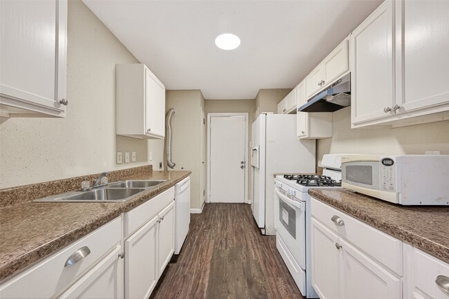 Building Photo - 3927 Prudence Dr