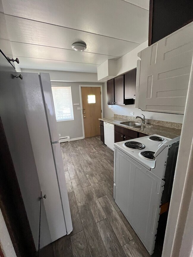Building Photo - Salem Village Apartments LLC