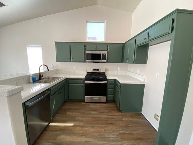 Building Photo - Silver Creek Beauty