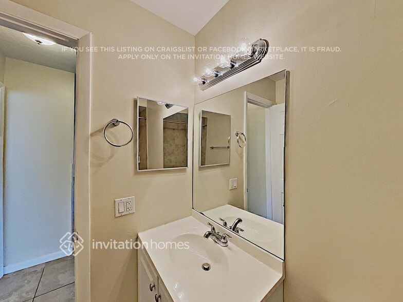 Building Photo - 7670 NW 88th Ln