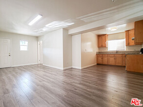 Building Photo - 354 S St Andrews Pl