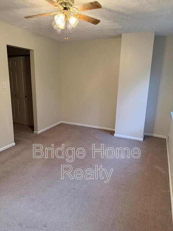 Building Photo - 210 Woodhaven Dr