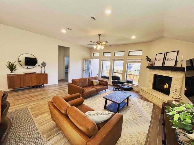 Building Photo - 2126 Thayer Cv