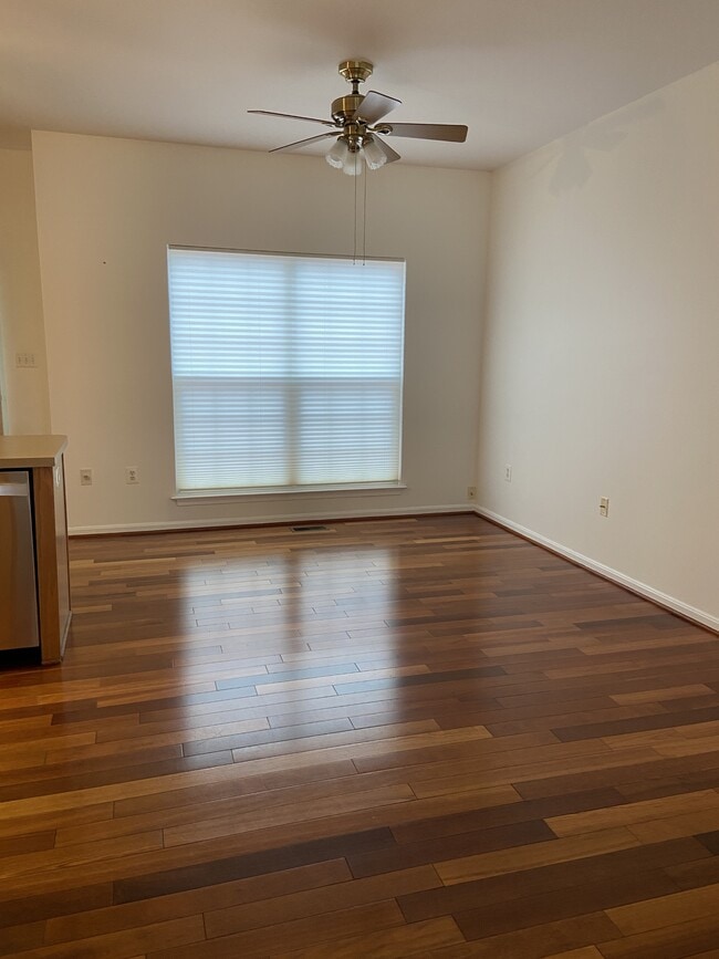 Building Photo - 42710 Cool Breeze Square