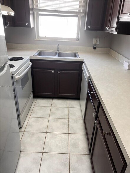 Building Photo - 8877 NW 28th Dr