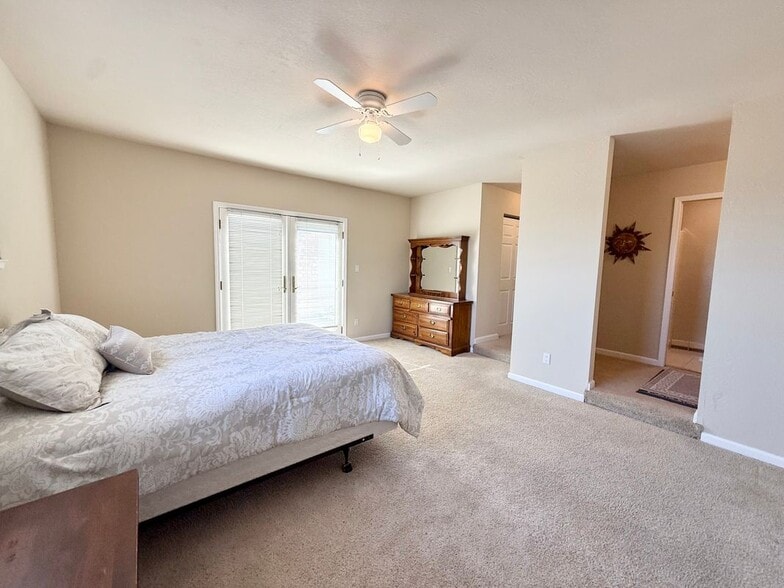 Building Photo - 4460 W Pine Haven Dr