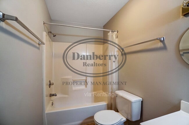 Building Photo - 3540 Willow Run Dr
