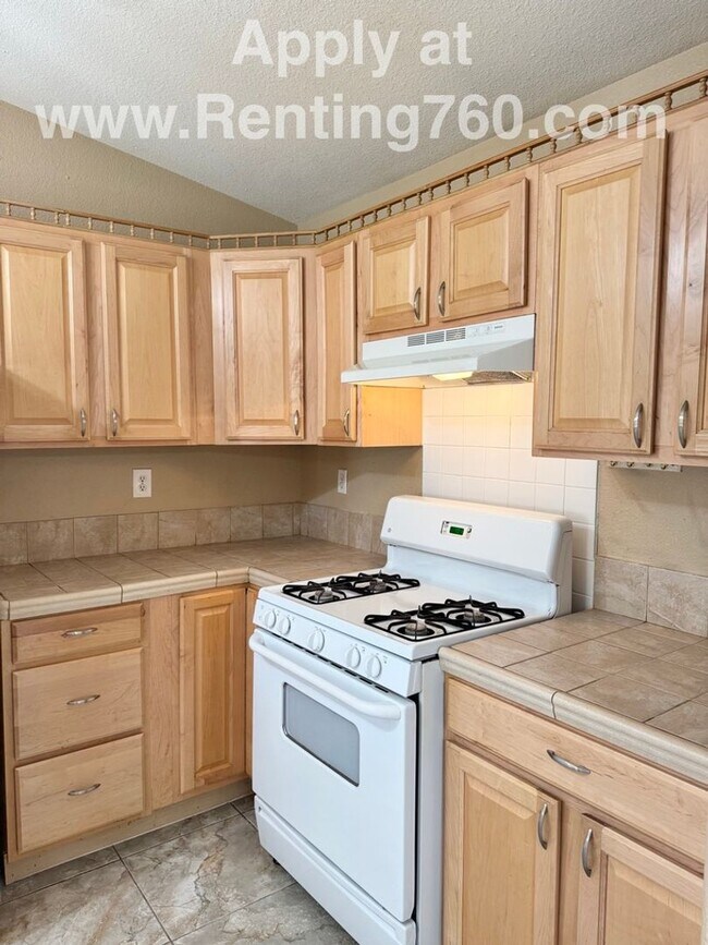 Building Photo - Cozy 3 Bed 2 Bath Home Near Base!