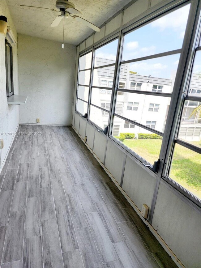 Building Photo - 9101 Lime Bay Blvd