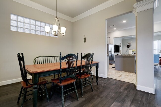 Building Photo - 5326 Larkin St