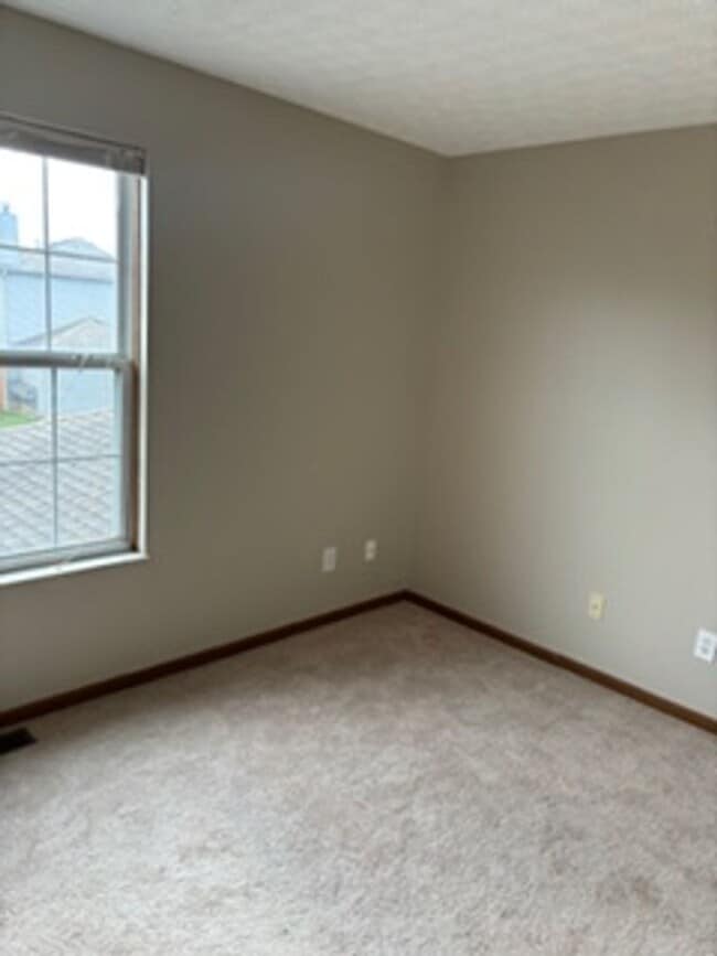 Building Photo - 5685 Barney Ln