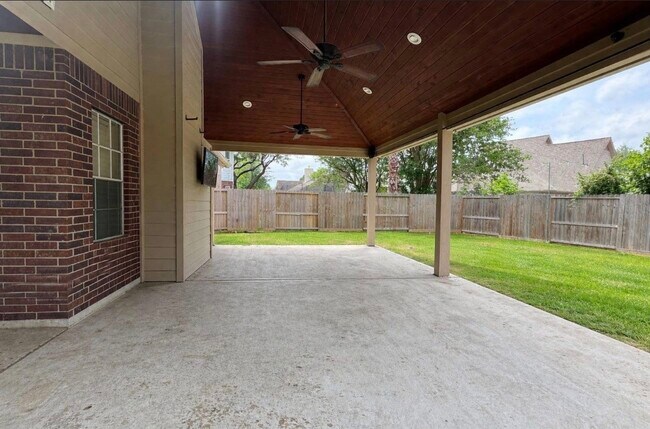 Building Photo - 1811 Emerald Lake Ct