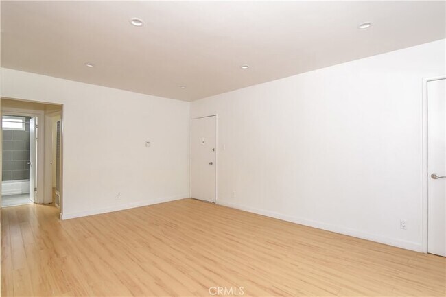 Building Photo - 11921 Goshen Ave