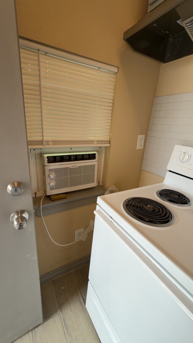 Building Photo - 6303 Scotchwood Dr