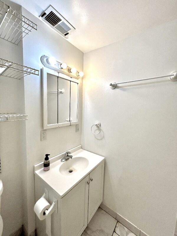 Building Photo - 3215 S Throop St
