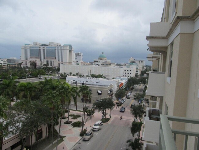 Building Photo - 610 Clematis St