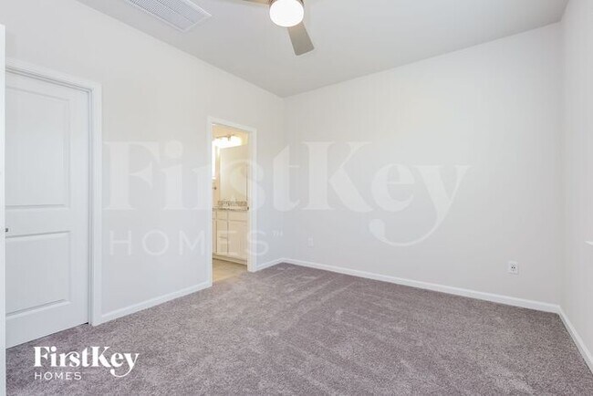 Building Photo - 715 Ridgemoor Trl