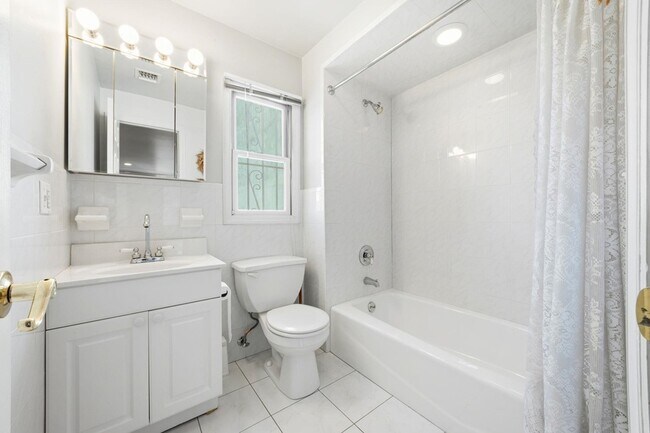 Building Photo - 312 Washington St