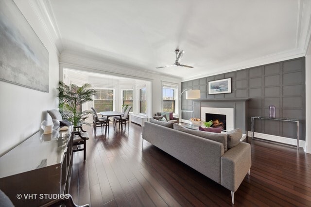 Building Photo - 556 W Roscoe St