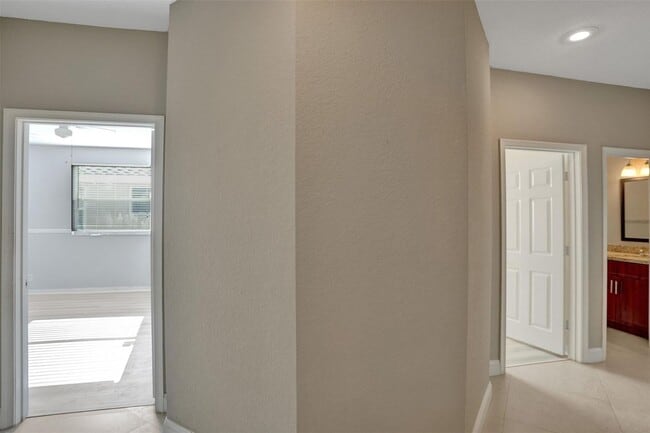 Building Photo - 5977 NW 73rd Ct