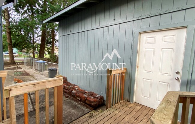 Building Photo - Bright and Modern 2 Bed with Large Bonus Room/Den!