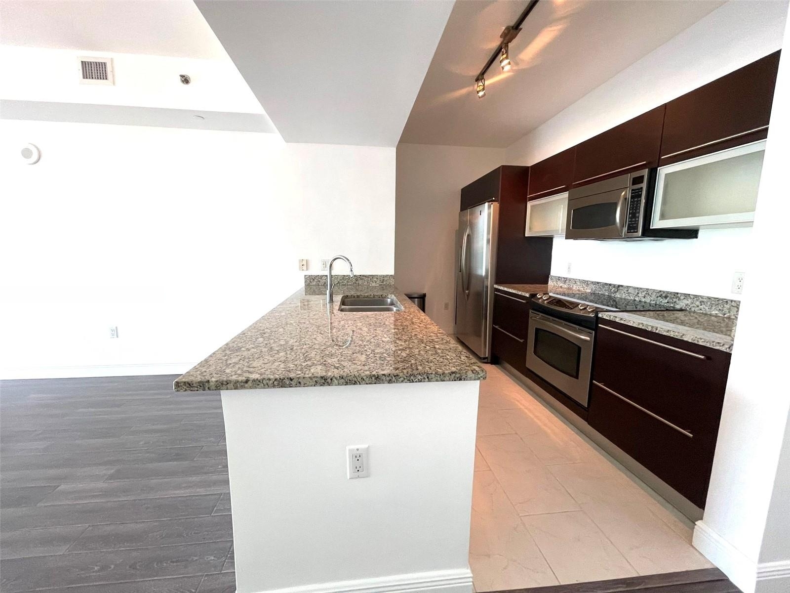 Building Photo - 951 Brickell Ave