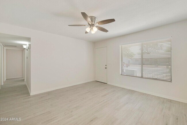 Building Photo - 3316 E Helena Dr