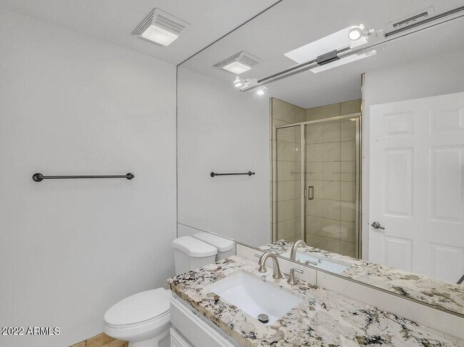 Building Photo - 6125 N 28th Pl