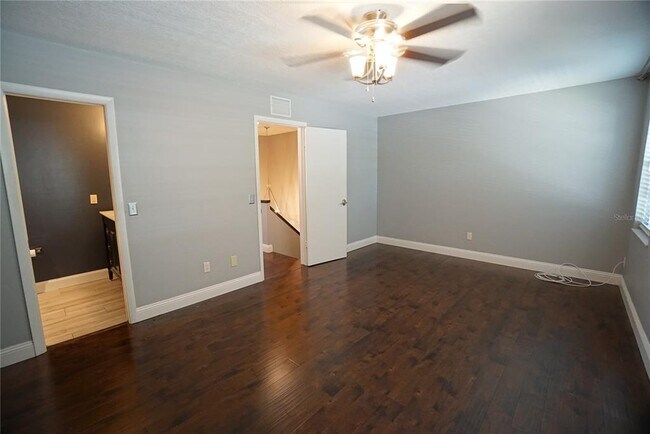Building Photo - 3323 W Swann Ave