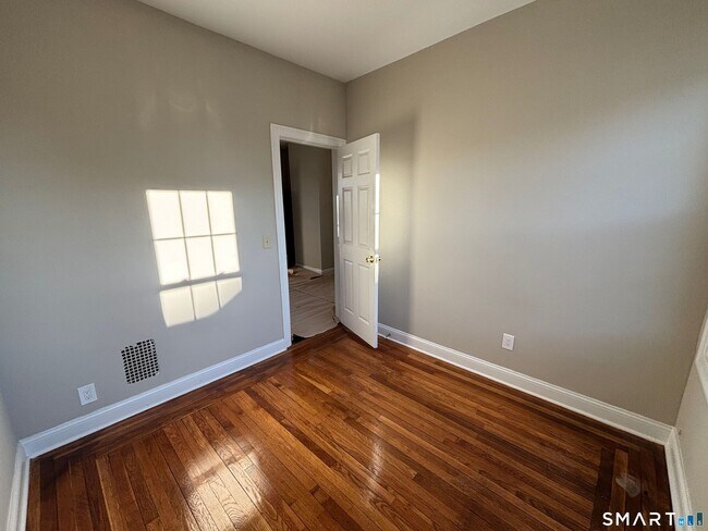 Building Photo - 19 Darina Pl