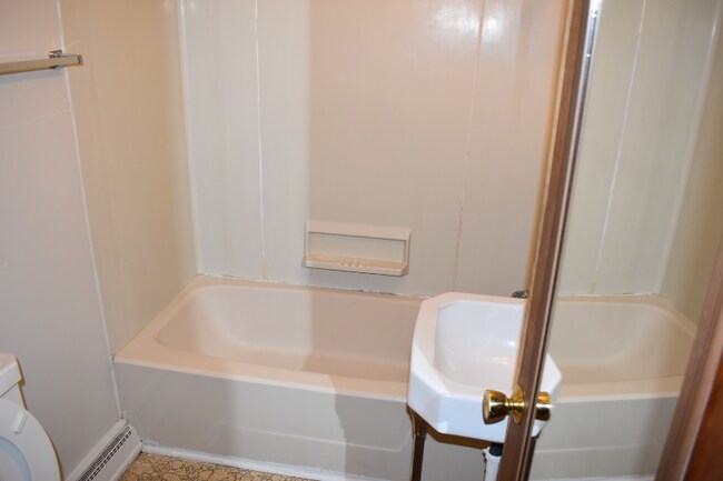 Building Photo - 608 S Franklin St