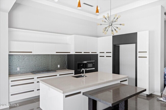 Building Photo - 9979 E Toms Thumb