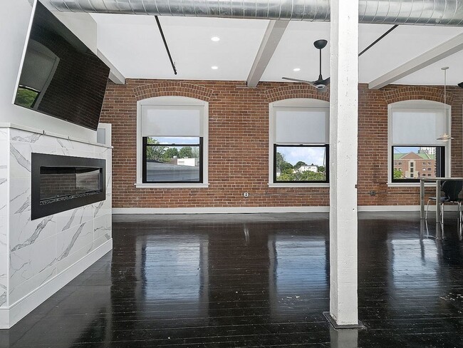 Building Photo - 250 Brighton Ave