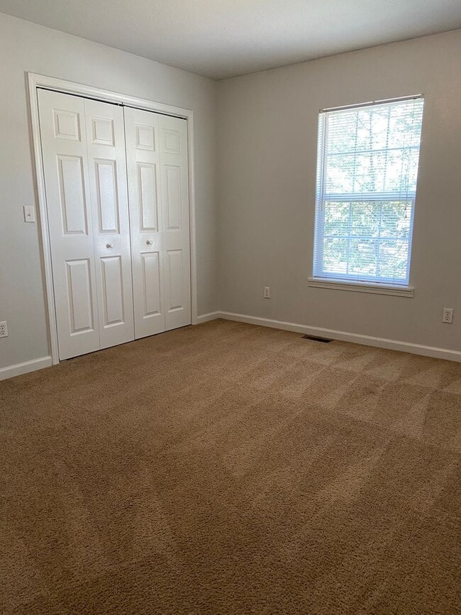 Building Photo - Single-Family Home in Branson