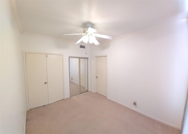 Building Photo - 2121 El Paseo St