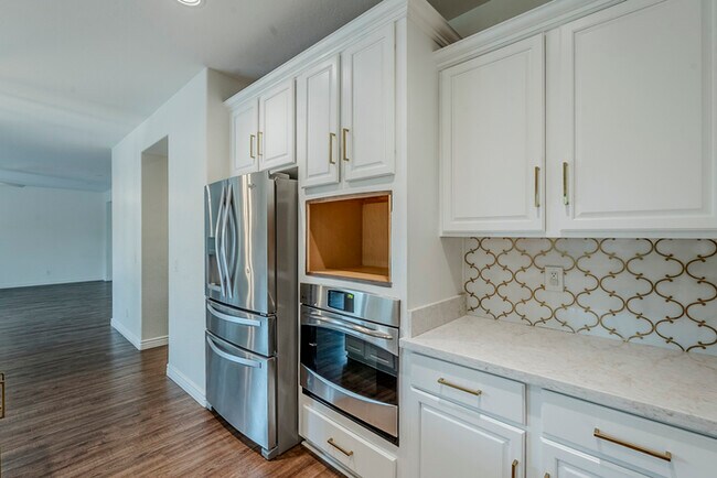Building Photo - 2744 E Donato Dr