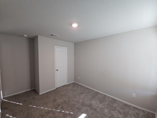 Building Photo - 16790 Lonely Pines Dr