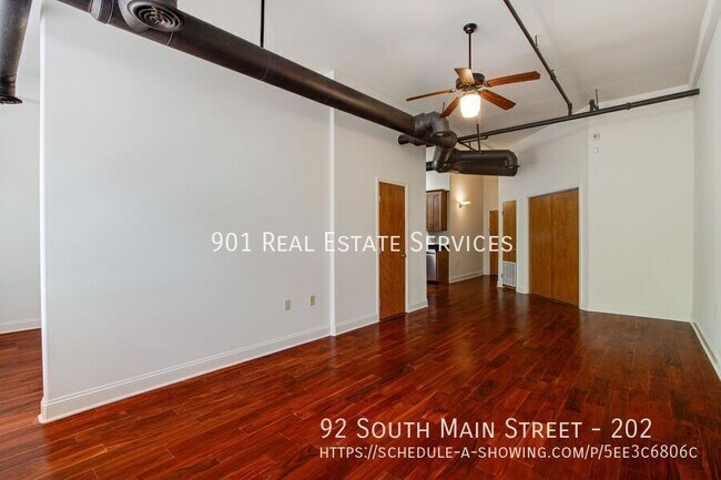 Building Photo - 92 S Main St
