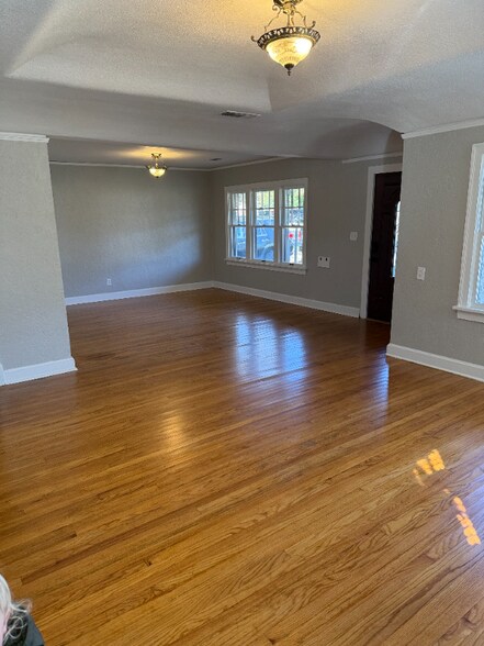 Building Photo - 322 Sunset Terrace