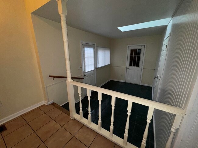 Building Photo - 2363 E Maple Rd