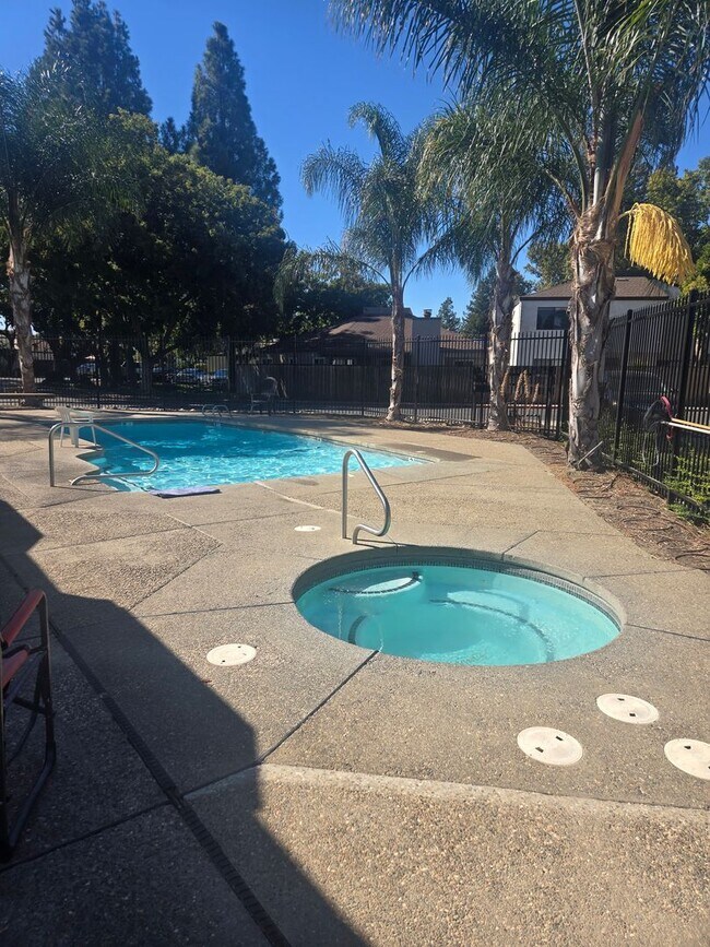 Building Photo - Charming Single Story 3 Bed 2 Bath House