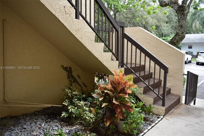 Building Photo - 4459 Carambola Cir S