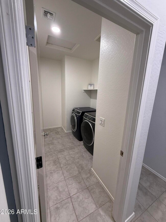 Building Photo - 1691 W Inca Dr